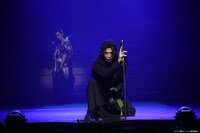 「二十五億秒トリップ」より。（撮影：加藤千絵 / CAPS、冨田味我）