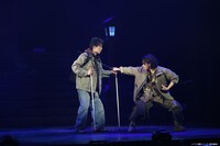 「二十五億秒トリップ」より。（撮影：加藤千絵 / CAPS、冨田味我）