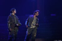 「二十五億秒トリップ」より。（撮影：加藤千絵 / CAPS、冨田味我）