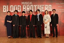 ミュージカル「ブラッド・ブラザーズ」製作発表より、左から瀬奈じゅん、島太星、渡邉蒼、小林亮太、山田健登、安蘭けい、日澤雄介。
