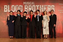 ミュージカル「ブラッド・ブラザーズ」製作発表より、左から瀬奈じゅん、島太星、渡邉蒼、小林亮太、山田健登、安蘭けい、日澤雄介。
