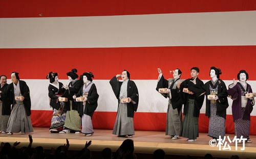 福は内！片岡仁左衛門ら歌舞伎座で「節分祭」豆まき、1年の無病息災を願う