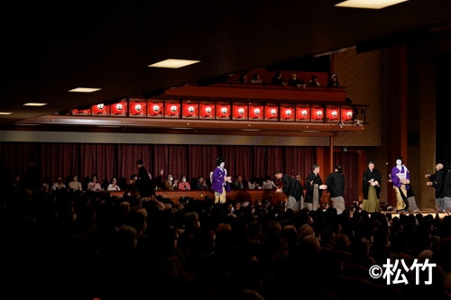 福は内！片岡仁左衛門ら歌舞伎座で「節分祭」豆まき、1年の無病息災を願う