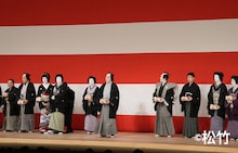 福は内！片岡仁左衛門ら歌舞伎座で「節分祭」豆まき、1年の無病息災を願う