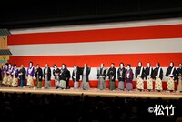 福は内！片岡仁左衛門ら歌舞伎座で「節分祭」豆まき、1年の無病息災を願う