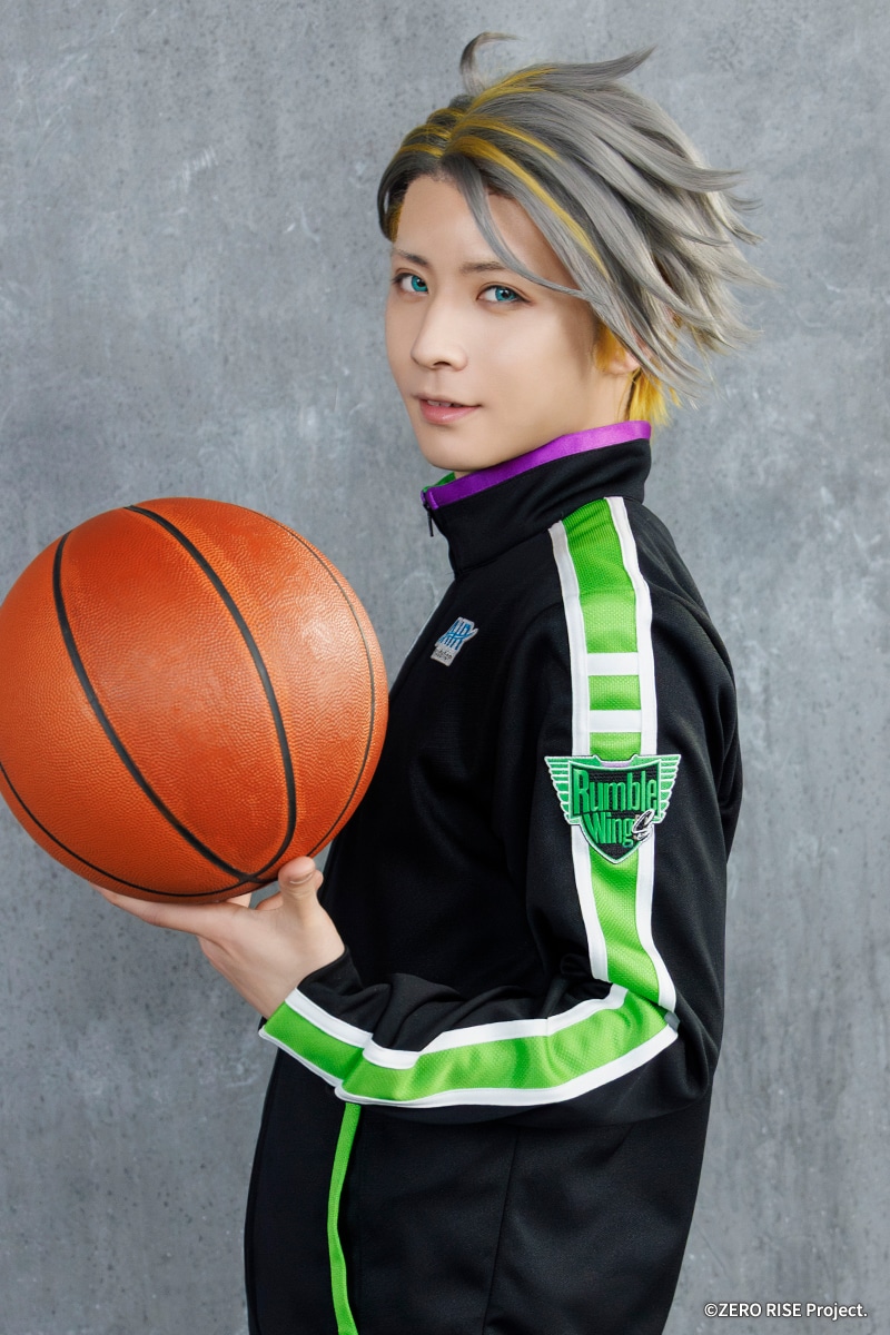 前嶋曜扮するサジン（仁内一左）。