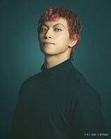 湯本健一扮するドイル。