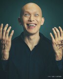 新井將扮するスペック。