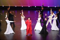 大阪松竹座さよなら公演「OSK日本歌劇団 OG公演 FINAL」より。©松竹