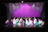 大阪松竹座さよなら公演「OSK日本歌劇団 OG公演 FINAL」より。©松竹