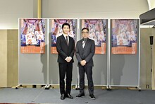 歌舞伎町大歌舞伎 三代猿之助四十八撰の内「獨道中五十三驛」製作発表会見より、左から市川團子、市川中車。