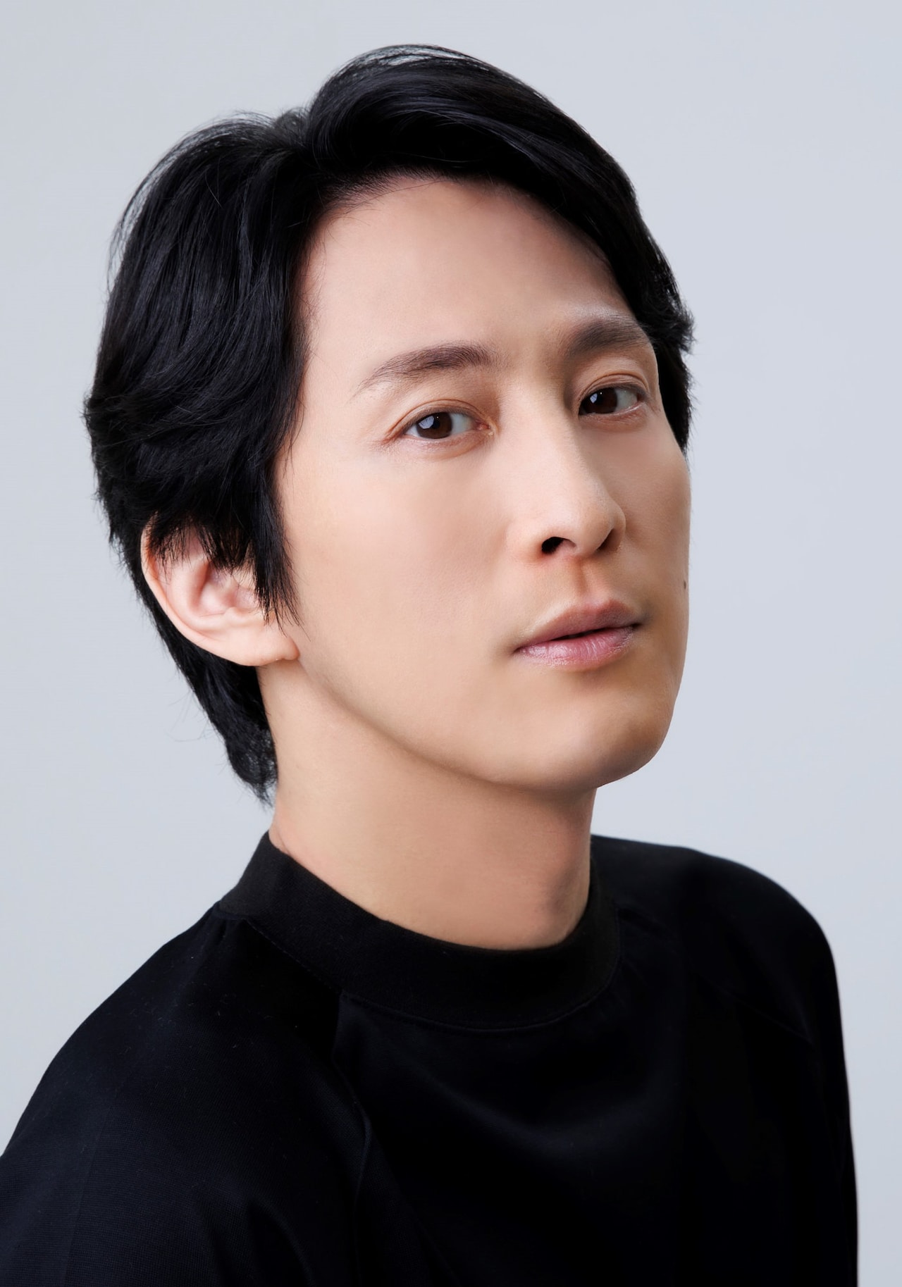 成河が“現代の話し言葉”で演じる「ハムレット」、演出家ニシサトシとの戯曲分析を経て