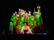 「黒百合」より。（撮影：細野晋司）