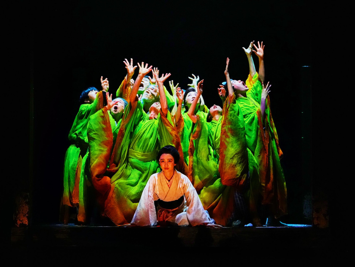 「黒百合」より。（撮影：細野晋司）