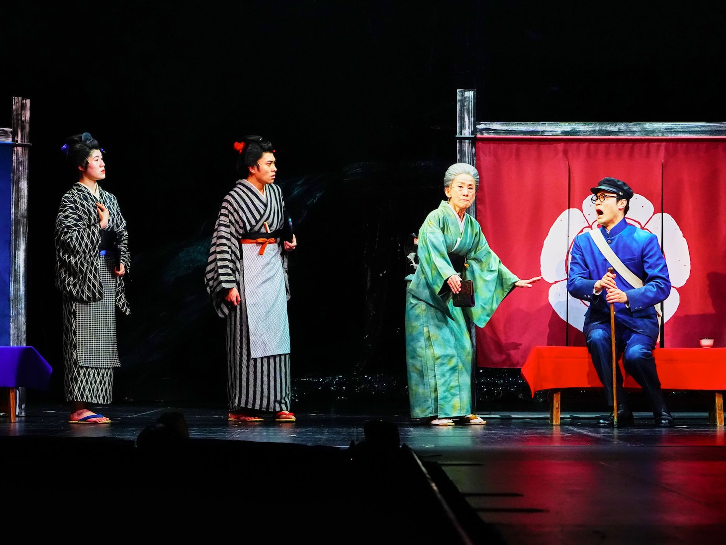 「黒百合」より。（撮影：細野晋司）