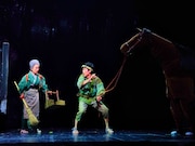 「黒百合」より。（撮影：細野晋司）