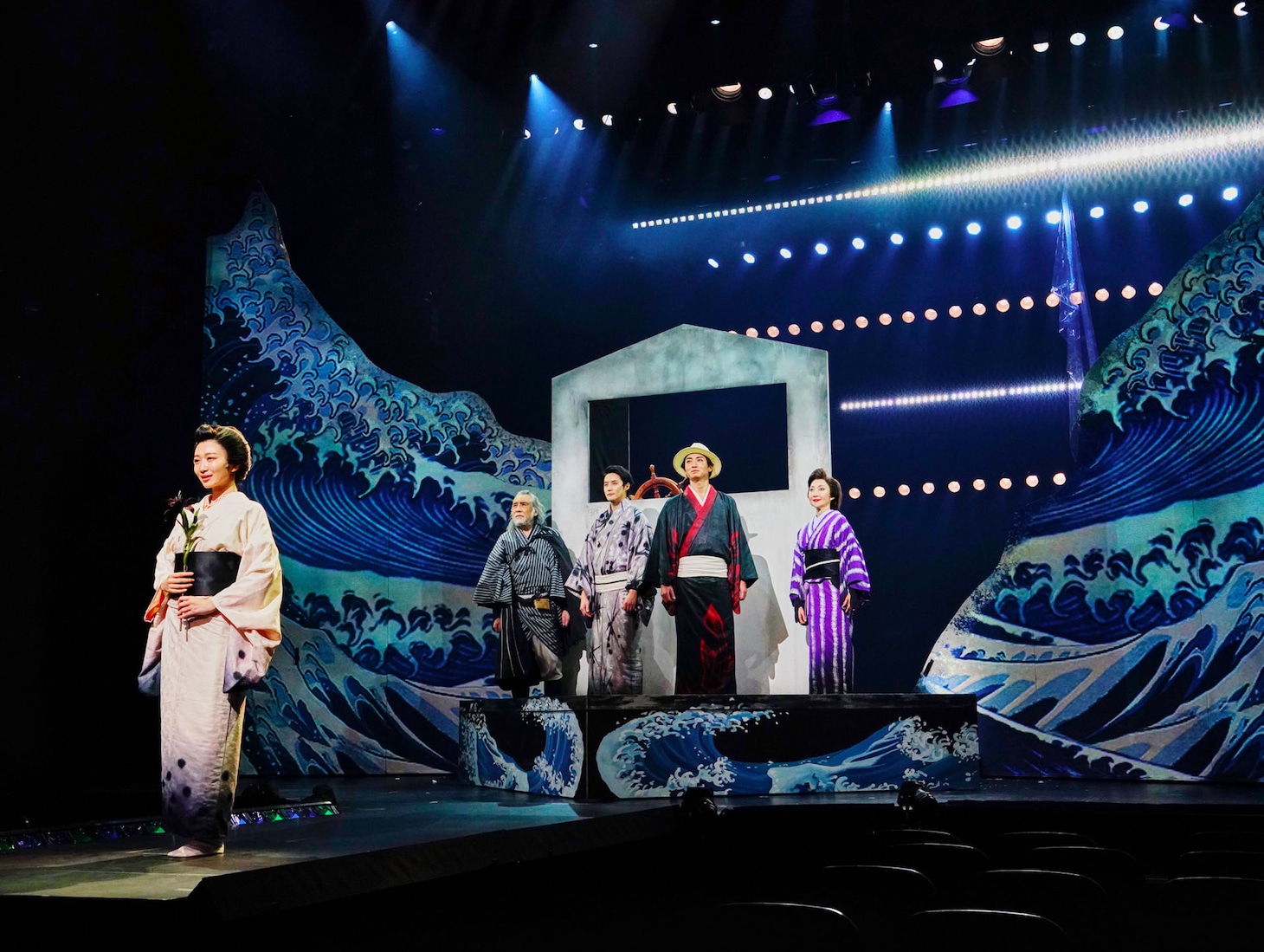 「黒百合」より。（撮影：細野晋司）