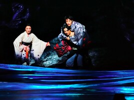 “総力戦”の「黒百合」開幕、演出の杉原邦生「演劇のエネルギーを十二分に体感して」