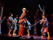 「黒百合」より。（撮影：細野晋司）