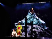 「黒百合」より。（撮影：細野晋司）