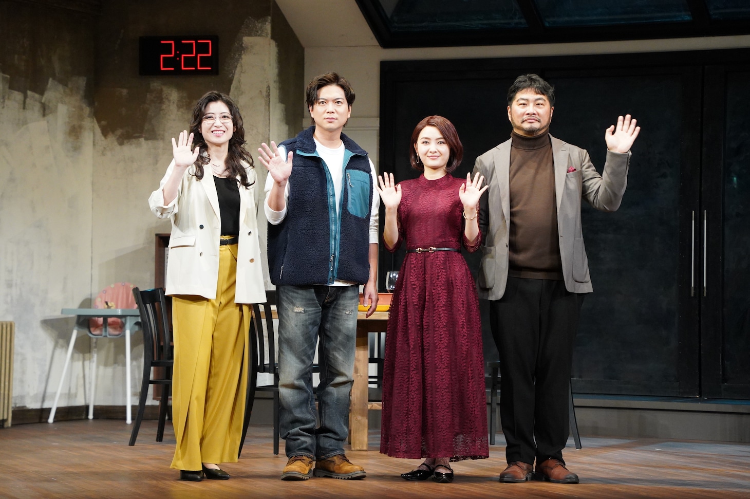 「2時22分 ゴーストストーリー」囲み取材より。左から南沢奈央、加藤シゲアキ、葵わかな、松尾諭。