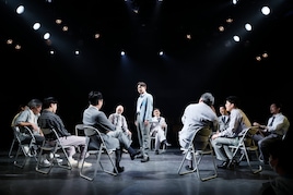 “こだわり抜いたミュージカル”、五戸真理枝演出「十二人の怒れる男」開幕