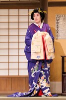 早春喜劇特別公演「お光とお紺～伊勢音頭 恋の絵双紙～」より。