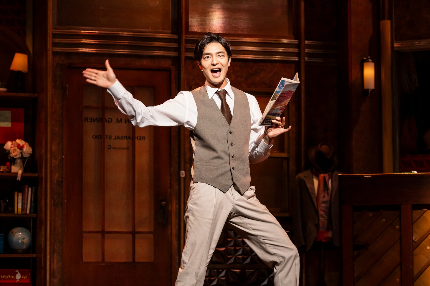 ミュージカル「ダブル・トラブル TAKE2～Hollywood Ending～」より。（撮影：岡千里）