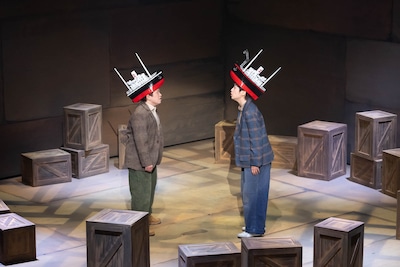 オペラシアターこんにゃく座 オペラ「歌え！比羅夫丸」青森組より。（撮影：長澤直子）