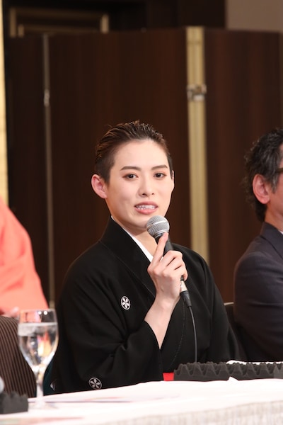 OSK日本歌劇団「レビュー 春のおどり」製作発表より、翼和希。