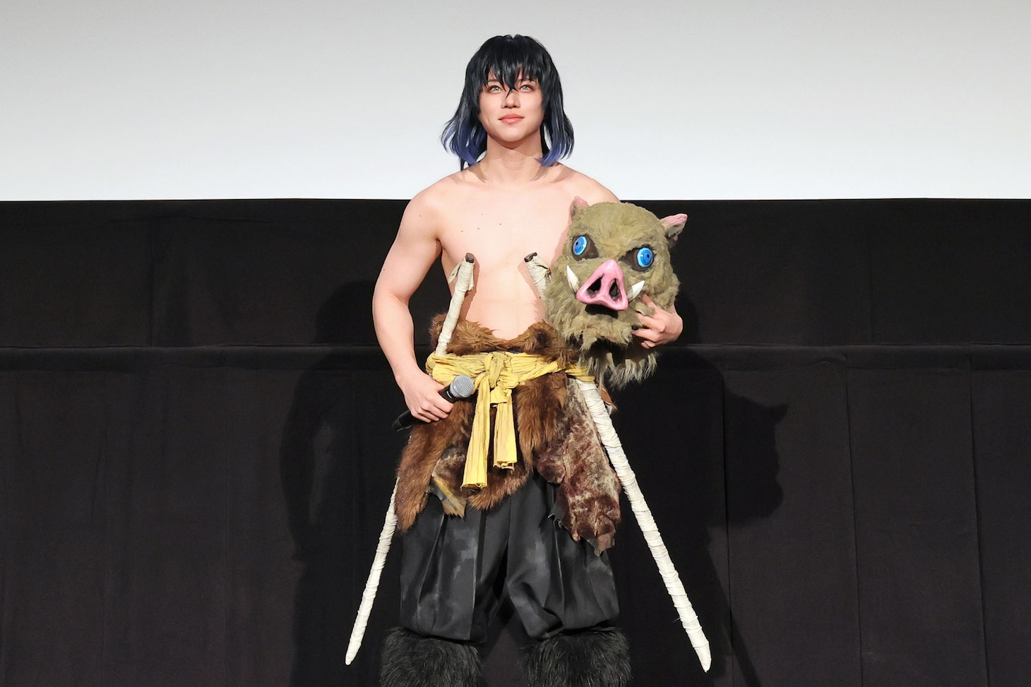 嘴平伊之助役の佐藤祐吾。