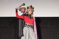 童磨役の浦井健治。