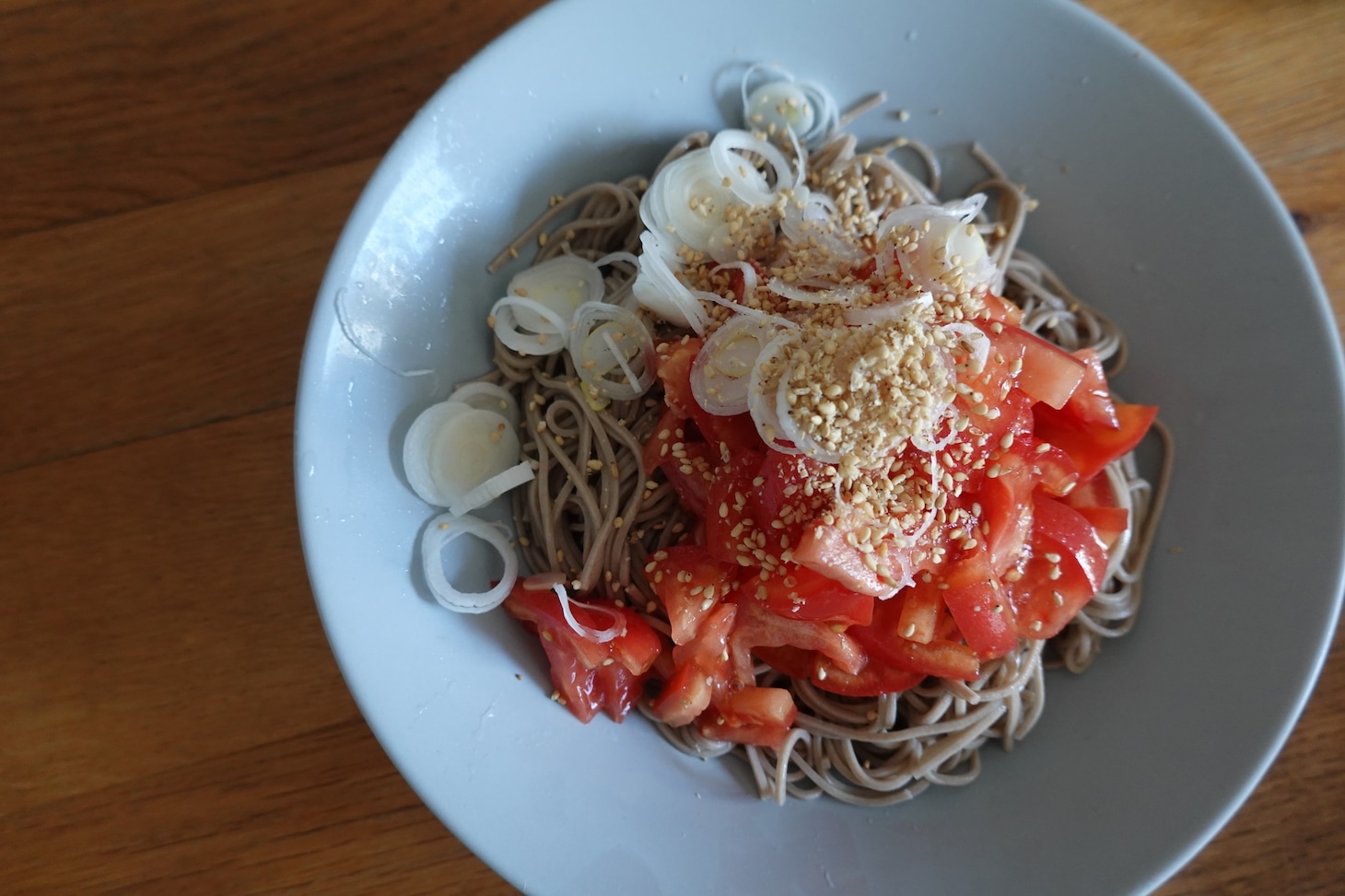 トマト蕎麦。出汁もつかわず、返しとトマトを合わせておくだけ。