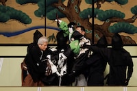 「国立劇場令和8年2月文楽公演」、第一部「『絵本太功記』二条城配膳の段」より。（提供：国立劇場 / 撮影：田口真佐美）