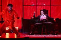 「つかこうへい十七回忌特別公演『熱海殺人事件』ラストメッセージ」チームライオンより。（撮影：神ノ川智早）