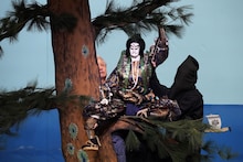 「国立劇場令和8年2月文楽公演」、第二部「『絵本太功記』尼ヶ崎の段」より。（提供：国立劇場 / 撮影：小川知子）