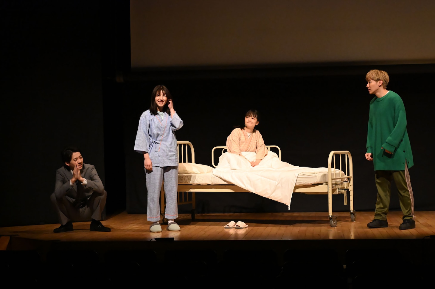 AOI Pro.コント公演「混頓 vol.8」の「セパレートな妻たち」より。