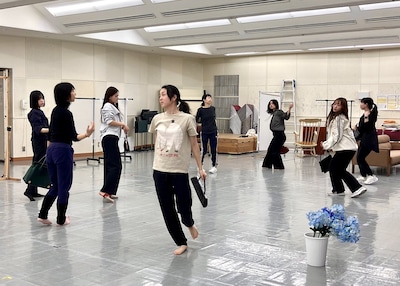 「流々転々 KOBE1942-1946」稽古の様子。（撮影：岩田えり）