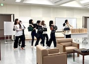 「流々転々 KOBE1942-1946」稽古の様子。（撮影：岩田えり）