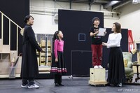 ミュージカル「メリー・ポピンズ」の稽古場披露より。