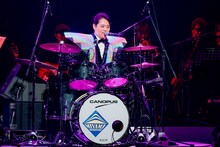 「三山ひろし特別公演 市川由紀乃特別出演 松竹新喜劇参加」より、第2部「ひろしと由紀乃のスペシャルショー ～歌の力 ふたたび～」の様子。（撮影：河上良）