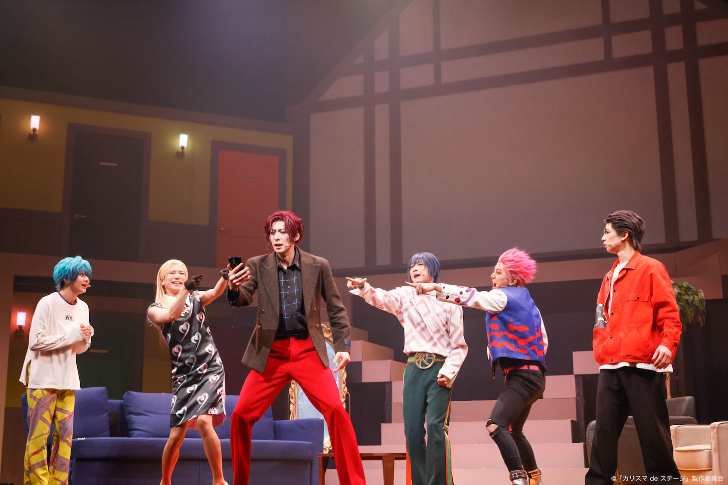 「『カリスマ de ステージ』～おいでよ！カリスマハウス～」より。（撮影：小境勝巳、佐藤薫）