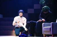 「『カリスマ de ステージ』～おいでよ！カリスマハウス～」より。（撮影：小境勝巳、佐藤薫）