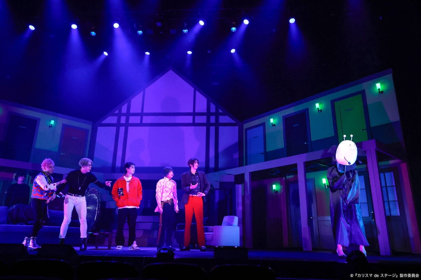 「『カリスマ de ステージ』～おいでよ！カリスマハウス～」より。（撮影：小境勝巳、佐藤薫）