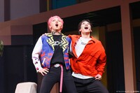 「『カリスマ de ステージ』～おいでよ！カリスマハウス～」より。（撮影：小境勝巳、佐藤薫）