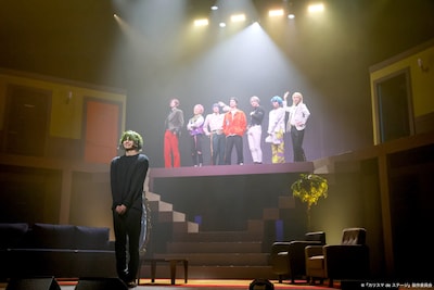 「『カリスマ de ステージ』～おいでよ！カリスマハウス～」より。（撮影：小境勝巳、佐藤薫）