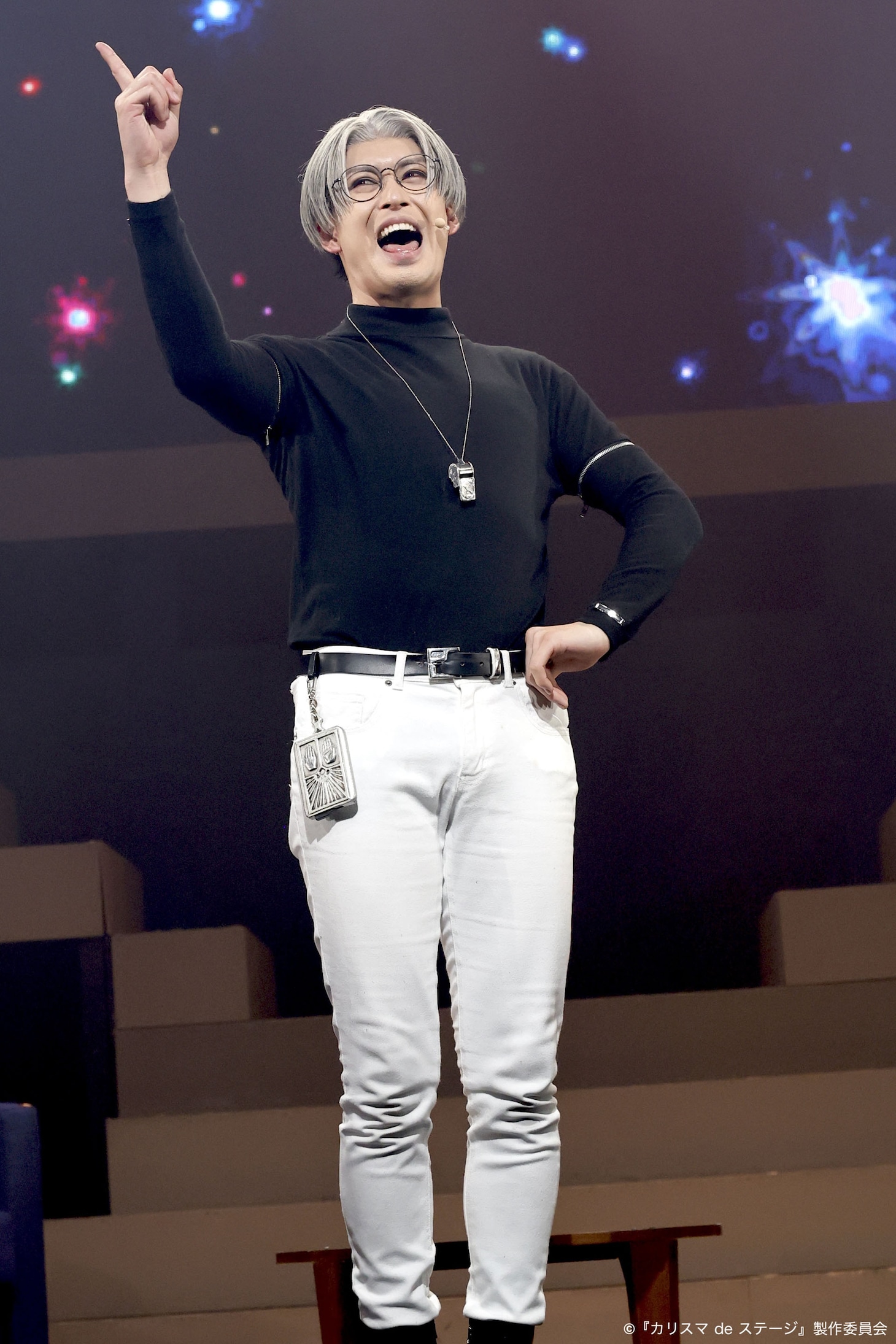 「『カリスマ de ステージ』～おいでよ！カリスマハウス～」より。（撮影：小境勝巳、佐藤薫）