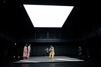 KAAT神奈川芸術劇場プロデュース「未練の幽霊と怪物―『珊瑚』『円山町』―」より。（撮影：引地信彦）