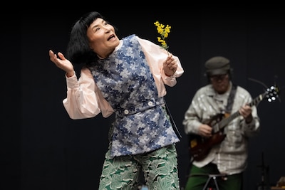 KAAT神奈川芸術劇場プロデュース「未練の幽霊と怪物―『珊瑚』『円山町』―」より。（撮影：引地信彦）