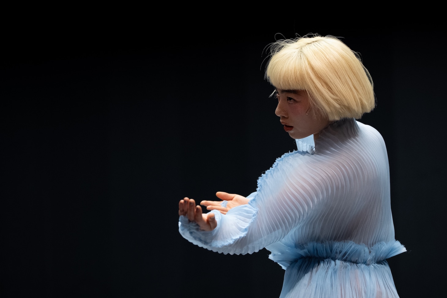 KAAT神奈川芸術劇場プロデュース「未練の幽霊と怪物―『珊瑚』『円山町』―」より。（撮影：引地信彦）